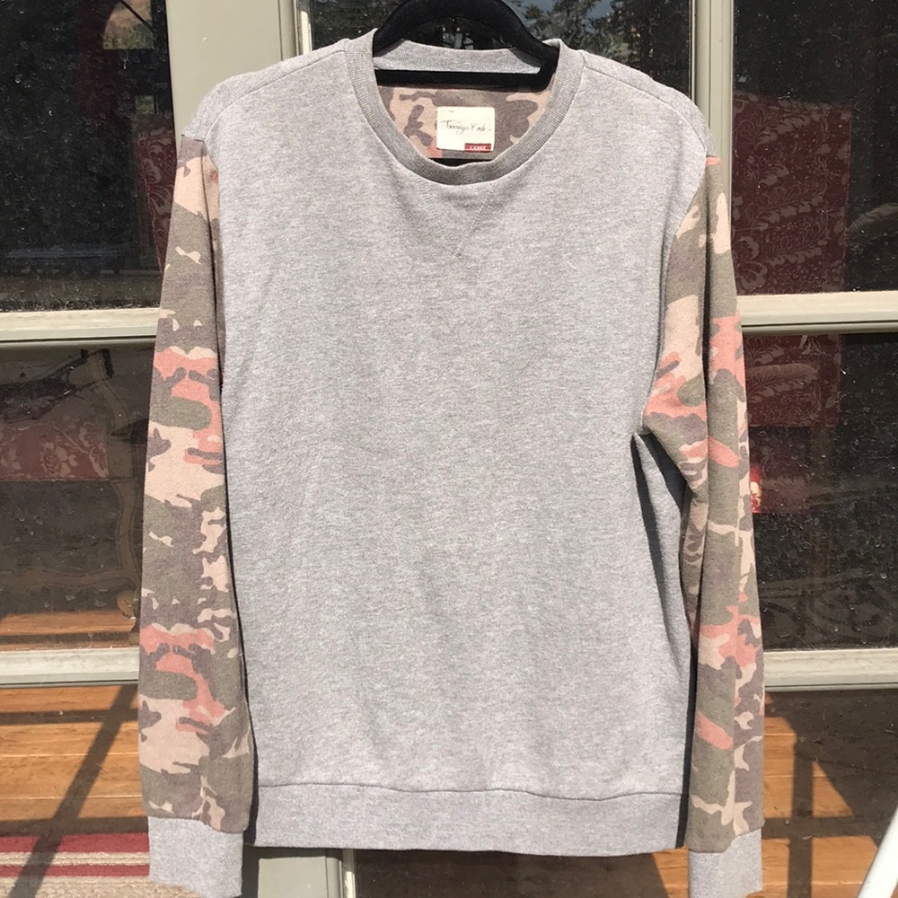 Sweatshirt with camo sleeves L
